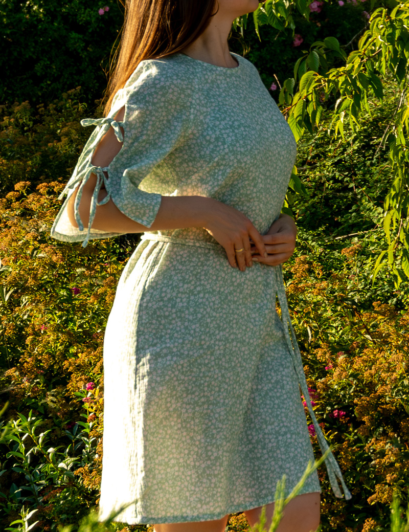 Women's knee-length floral dress with decorative sleeve bows Bridget